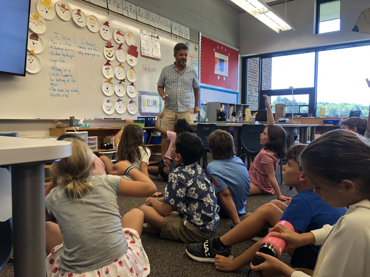 clronco's tweet photo. These 3rd graders @DurhamAcademy record what they “notice” and “wonder” about the books they will be reading together over the next several weeks. This pre-work builds curiosity, engagement and collaboration. #moralhappyprodutive https://t.co/zFZOojCsvR
