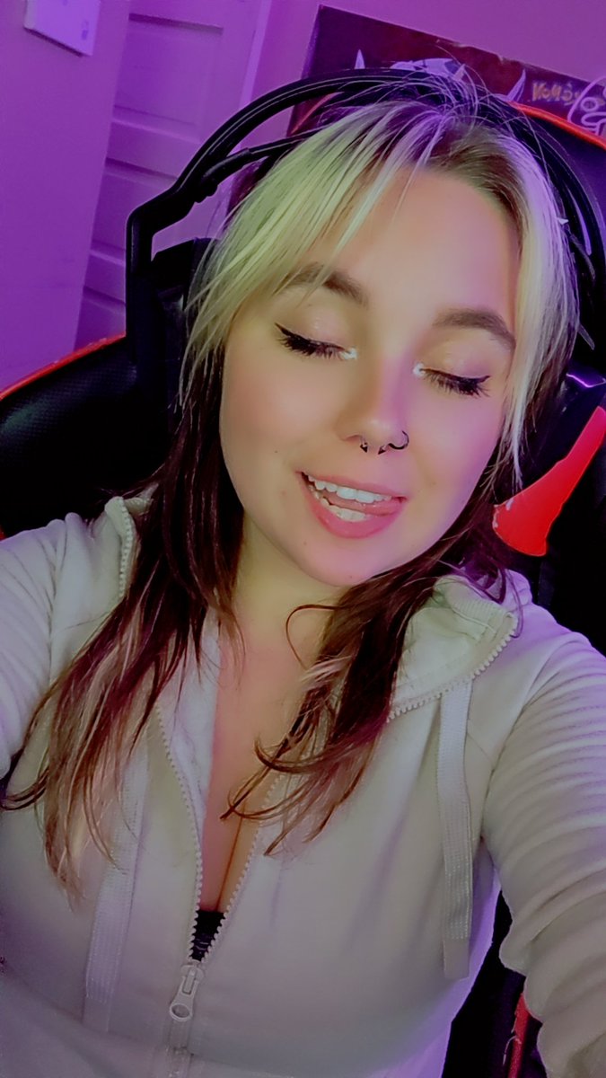 Like this post if I'm one of your favorite streamers!