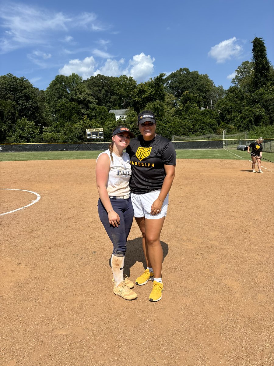 adleemilan8's tweet photo. Very happy to be back at @RandolphSB with @KaraFincham15 and get some good reps in as well as great instruction and feedback!! Thank you coach @Kazdynn and coach Campbell for the support today!

#next4 #catsup https://t.co/ZK9Pmqhbav