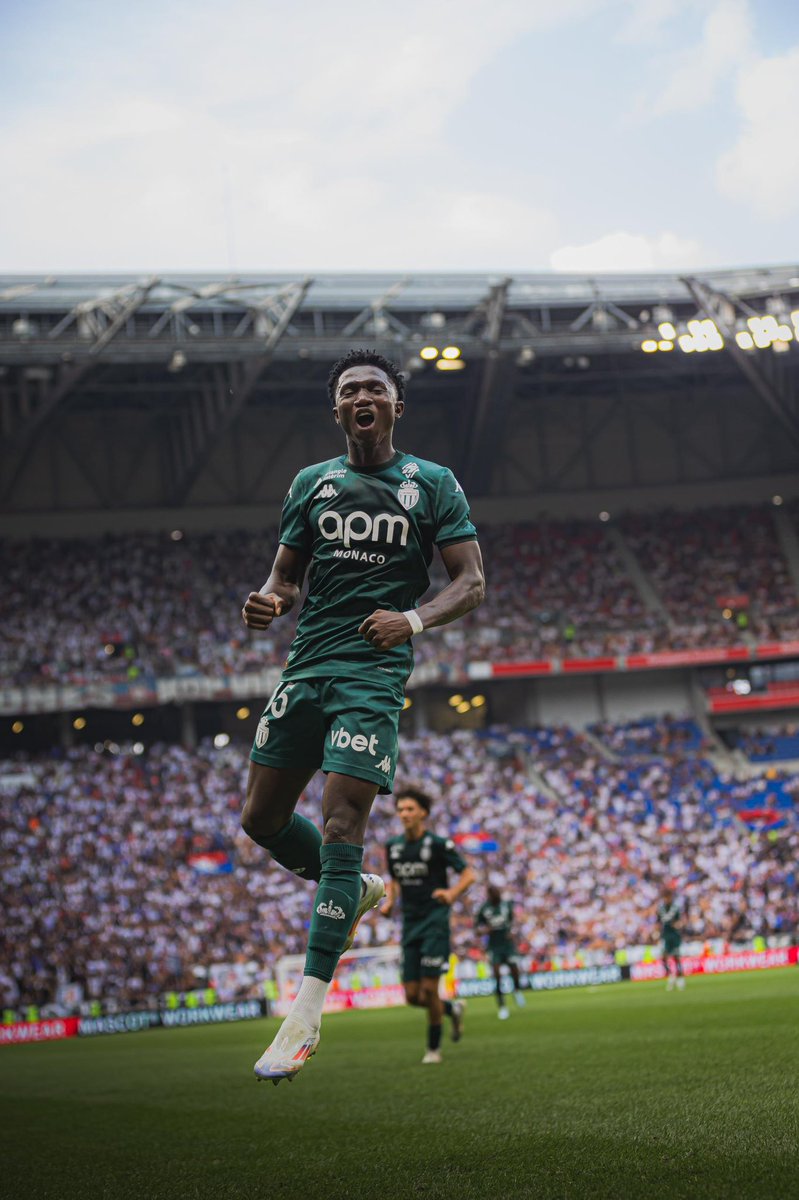 Une grande 𝘃𝗶𝗰𝘁𝗼𝗶𝗿𝗲 face à une belle équipe de l’OL, je suis très heureux d’avoir pu aider l’équipe en marquant mon 𝗽𝗿𝗲𝗺𝗶𝗲𝗿 𝗯𝘂𝘁 en <a href="/Ligue1/">Ligue 1 McDonald's</a> avec le maillot de <a href="/AS_Monaco/">AS Monaco 🇲🇨</a>.  🇲🇨🤲🏾

𝗕𝗿𝗮𝘃𝗼 𝗮̀ 𝘁𝗼𝘂𝘁𝗲 𝗹’𝗲́𝗾𝘂𝗶𝗽𝗲, 𝗼𝗻 𝗰𝗼𝗻𝘁𝗶𝗻𝘂𝗲 ! 👊🏾