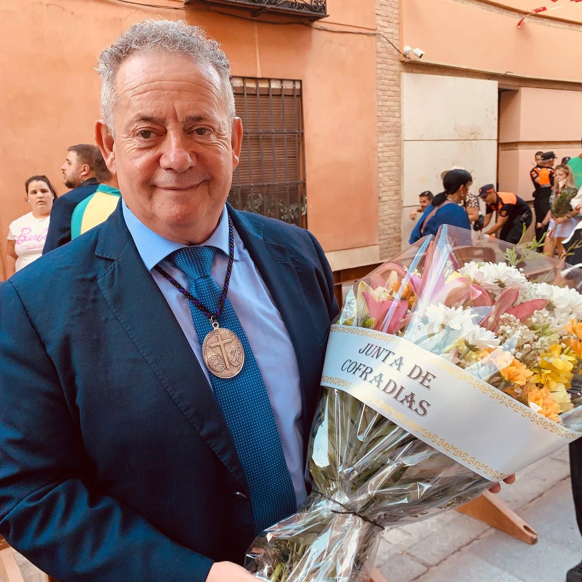 Como manda la tradición en la ciudad de Alcalá, en la tarde de hoy el presidente de la JdC D. Gregorio Manzanares, acudió a la ofrenda floral al Santísimo Cristo de la Columna.

Con este histórico acto, dan comienzo las fiestas de Alcalá de Henares.

¡Qué las disfrutéis!
