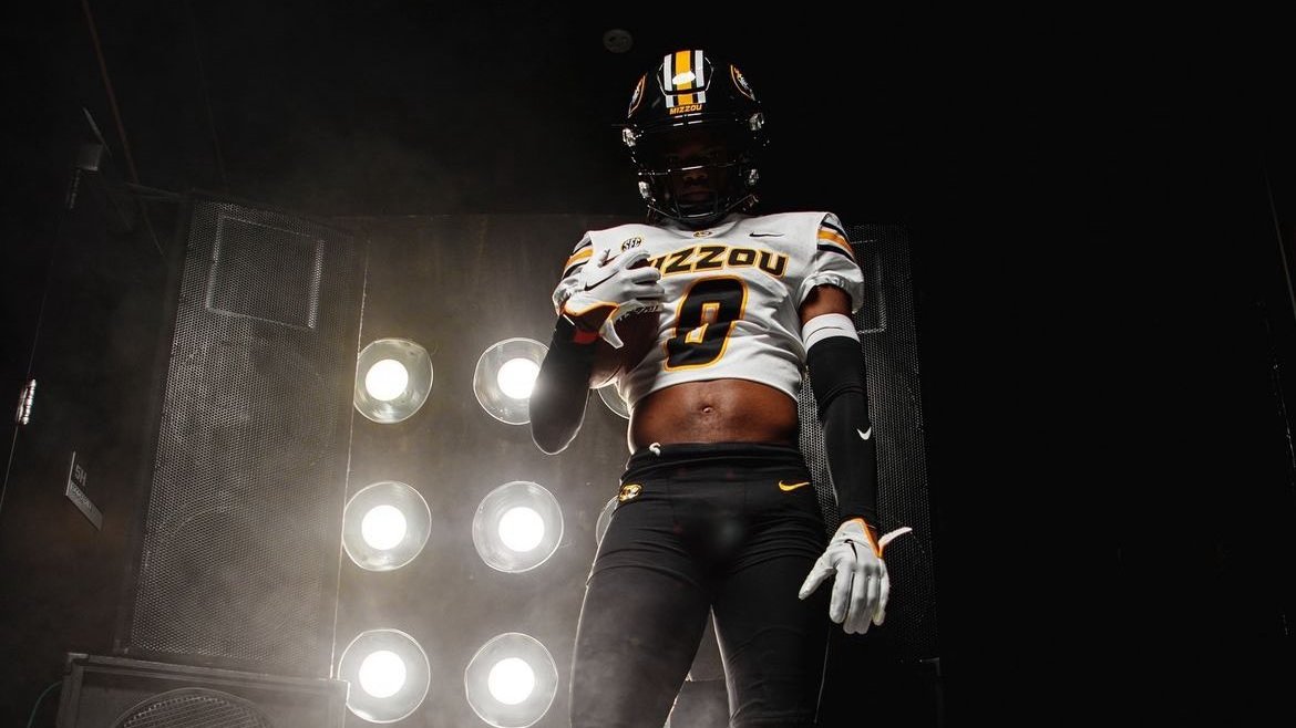 Six Star Football | PLUS+ (@sixstarfootball) on Twitter photo ILLINOIS DB RANKINGS | Six Star Football ranks the Top25 DB prospects in Illinois (2025)
⭐️Six Star Football takes a look at several of the top prsopects in Illinois' 2025 class💯
STORY ▶️🔗 sixstarfootball.com/article/illino…
<a href="/cjbass03/">Cj bass lll</a> <a href="/rerocjwash19/">Jahmare Washington</a> <a href="/MajeWilliams/">DeMaje Williams ✞</a> <a href="/andrelovett_cfk/">Andre “Mr.WalkDown” Lovett</a> ILLINOIS DB RANKINGS | Six Star Football ranks the Top25 DB prospects in Illinois (2025)
⭐️Six Star Football takes a look at several of the top prsopects in Illinois' 2025 class💯
STORY ▶️🔗 sixstarfootball.com/article/illino…
<a href="/cjbass03/">Cj bass lll</a> <a href="/rerocjwash19/">Jahmare Washington</a> <a href="/MajeWilliams/">DeMaje Williams ✞</a> <a href="/andrelovett_cfk/">Andre “Mr.WalkDown” Lovett</a>