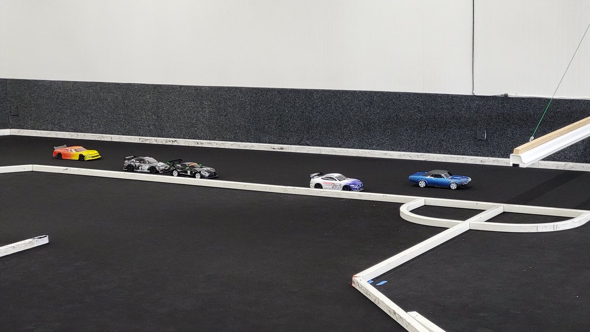 BackspinFox's tweet photo. 2 points off the lead going into race 5 of 7, tied for 3rd/4th. 
Lost forward drive in practice, found the chassis had cracked. Replaced that and fixed a loose pinion in 70 minutes flat. Won the first qualifying race. https://t.co/MRRrji2Dsa