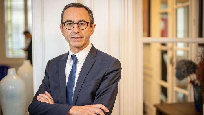 VilainCat's tweet image. Bruno Retailleau : "Nous déposerons une motion de censure au moindre signe d'humanisme."