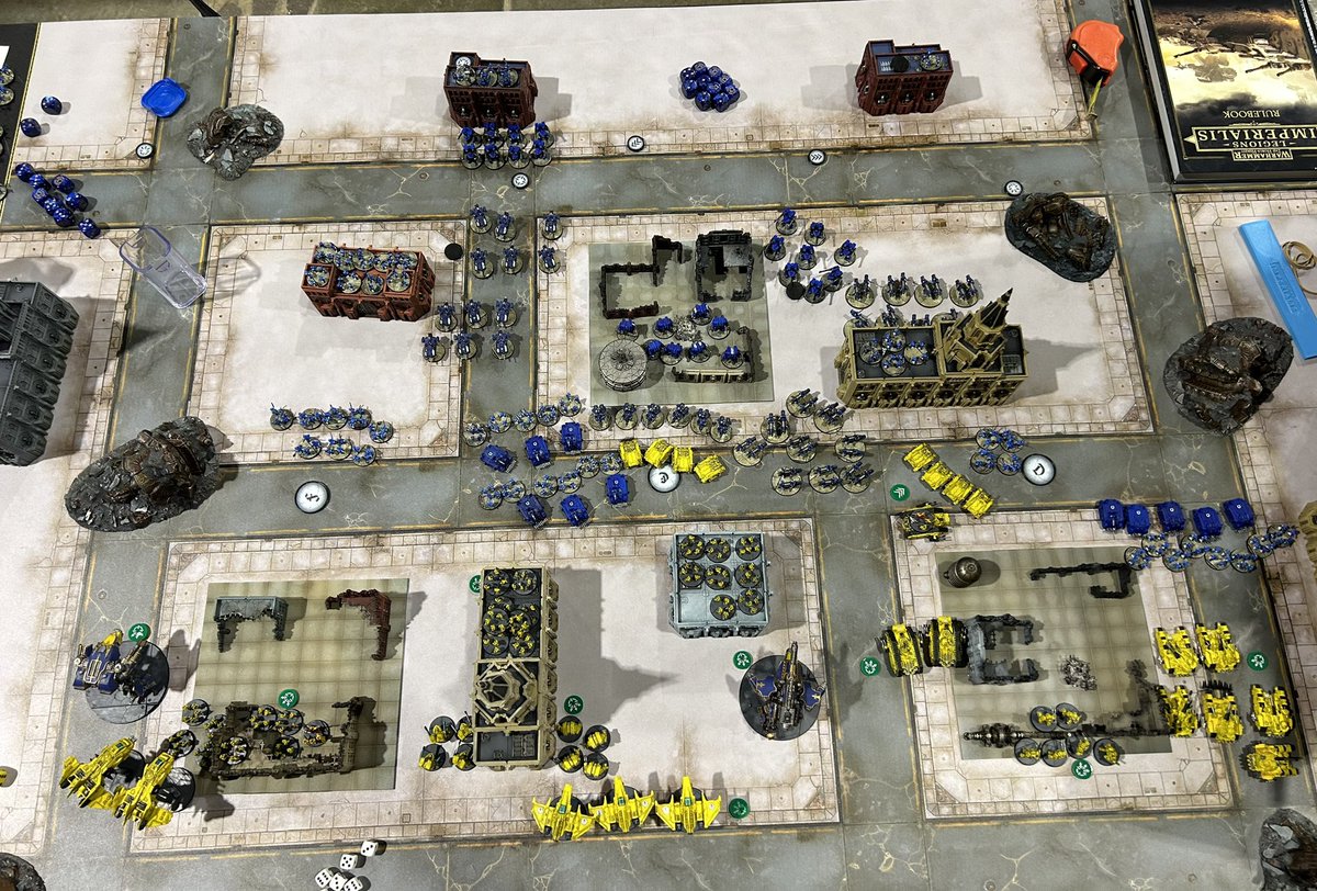 Game 1 #legionsimperialis my imperial fists vs Paul’s Ultramarines. Really nice start to the day but my list couldn’t really cope with being so outnumbered. (76 models vs 180) looked amazing tho #30k #horusheresy