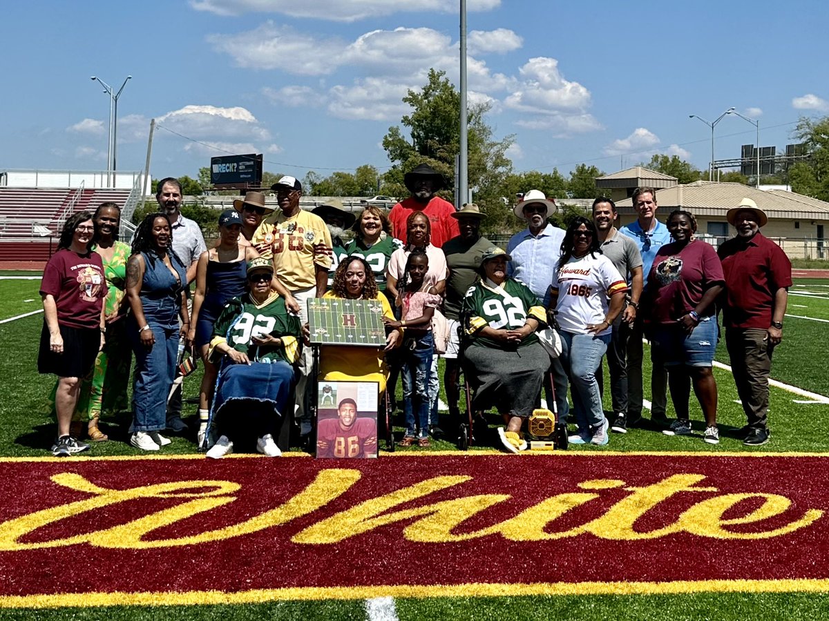 As we embark on a mission to improve public school athletic facilities across Hamilton County, it was only right to start by replacing “Reggie White Field” at The Howard School. 

It was an honor to celebrate Reggie’s legacy and Howard’s future with his mother and father today.