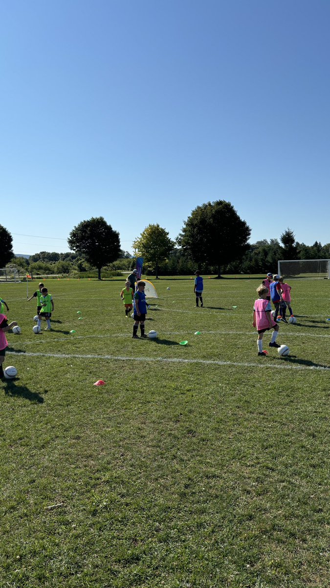 MixedMovements's tweet photo. Highlights from our 1st annual Soccer ⚽️ Skills Camp in Thornbury, Ontario / August 6th - 9th, 2024!

Loads of fun and skill development was had over the 4 day camp.  Thanks to everyone who came out to develop new skills and grow their knowledge of this amazing game of soccer ⚽️ https://t.co/DR1DtLMKUH