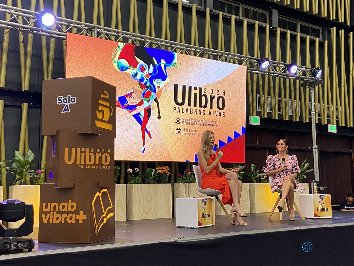 Ulibro's tweet photo. Acompáñanos en un encuentro especial con la autora @silvanadelmartv , donde el amor se redescubre a través de cada página📖. 

#Ulibro2024 #AmorA50Citas https://t.co/mdQj4aYPNC