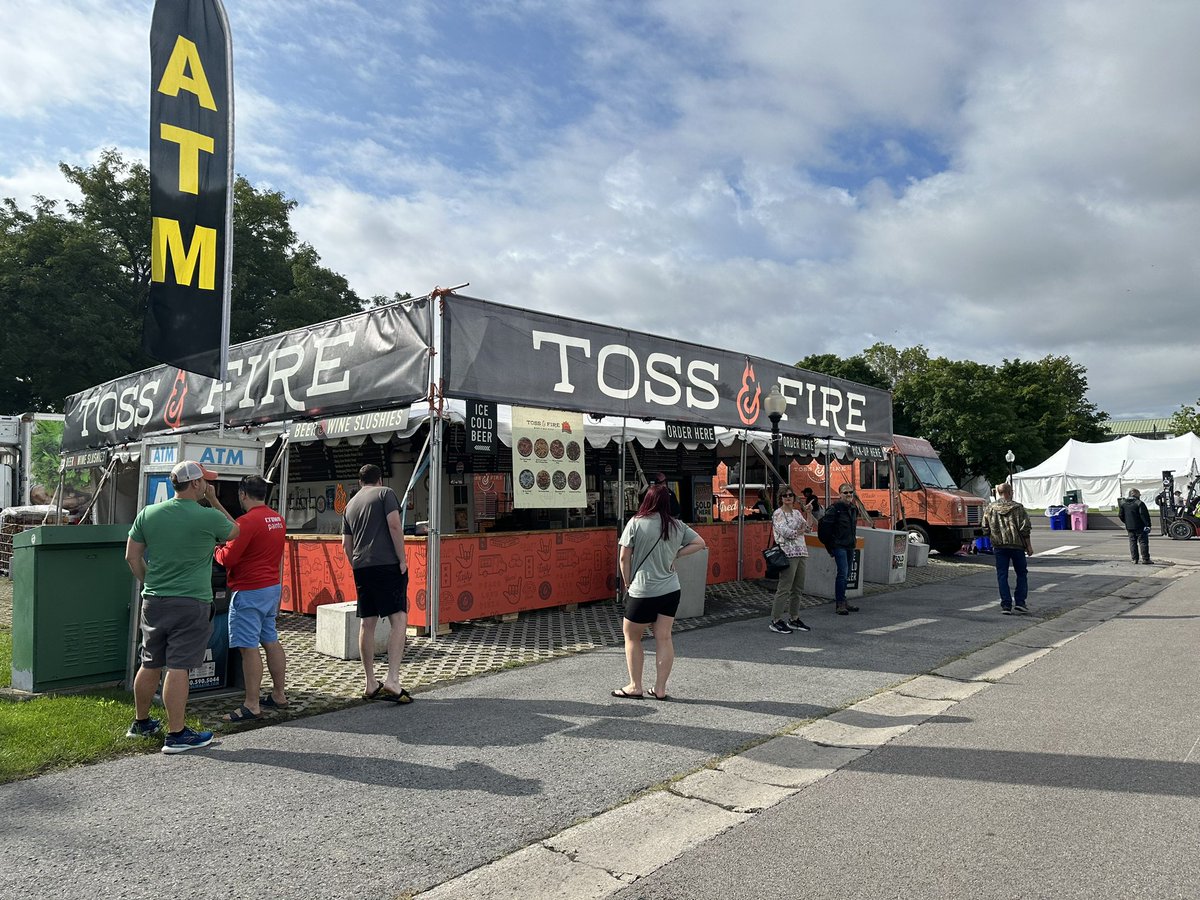 sarahharding22's tweet photo. Amazing 🪵🔥🍕 @NYSFair @tossnfirepizza . Been to the fair twice already and have had the Chicago Beef Pizza, Mamacitas Birria pizza, and (not pictured the SummerCuse pizza. Hard to pick a favorite so far. Great location, nice portions, friendly staff, and delicious 🍕! 💯 https://t.co/f4esFrPCi0