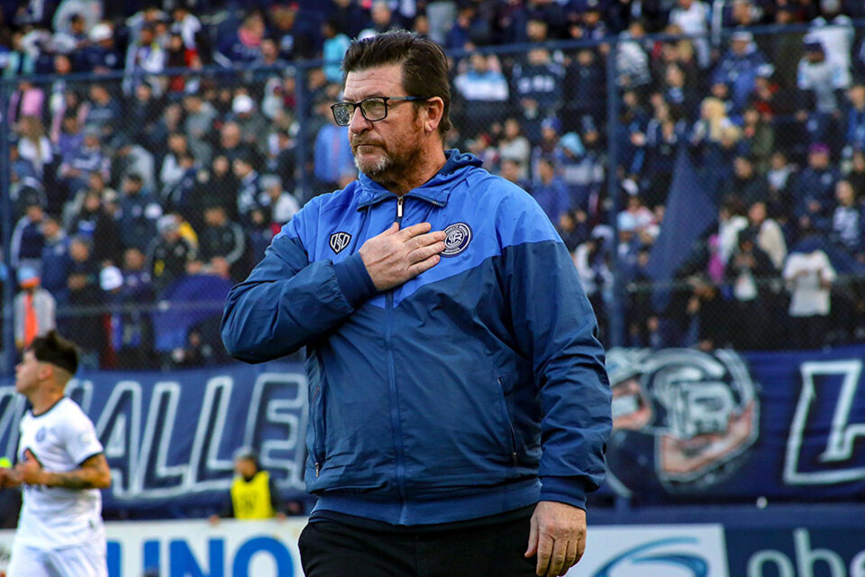 Emmaleprosoluzu's tweet photo. Te esperamos viejo... Da el SI.... Esta gente te ama... Este club es tu casa... La buena vibra que tenes con la Institucion nos va a sacar adelante... 🍀💙 ELIJO CREER https://t.co/vLPb9uq4WD