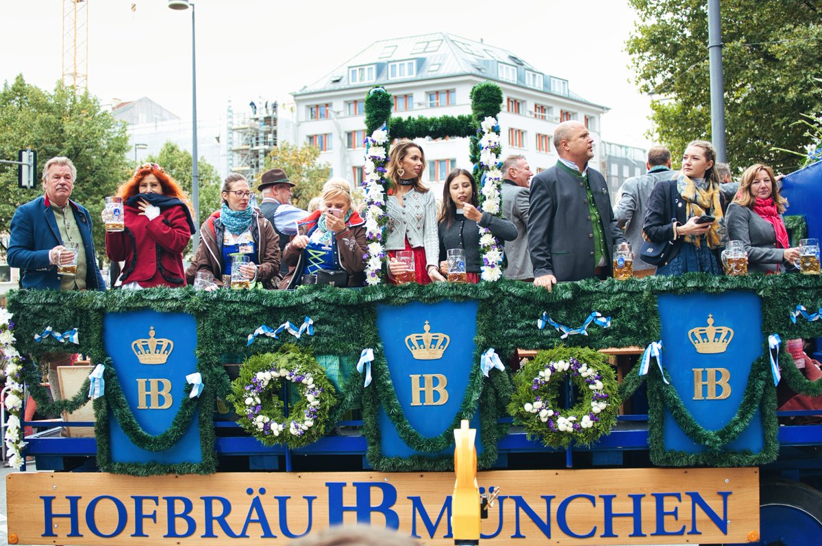 One frame multiple stories!
Oktoberfest parade 2022 

#Germany 🇩🇪 #Munich #Oktoberfest #streetphotography #Nikon #photography
<a href="/streetphotofdn/">Street Photographers</a>
@theframesociety
<a href="/TheRealStreets/">Street Photography</a>
@mateof3000