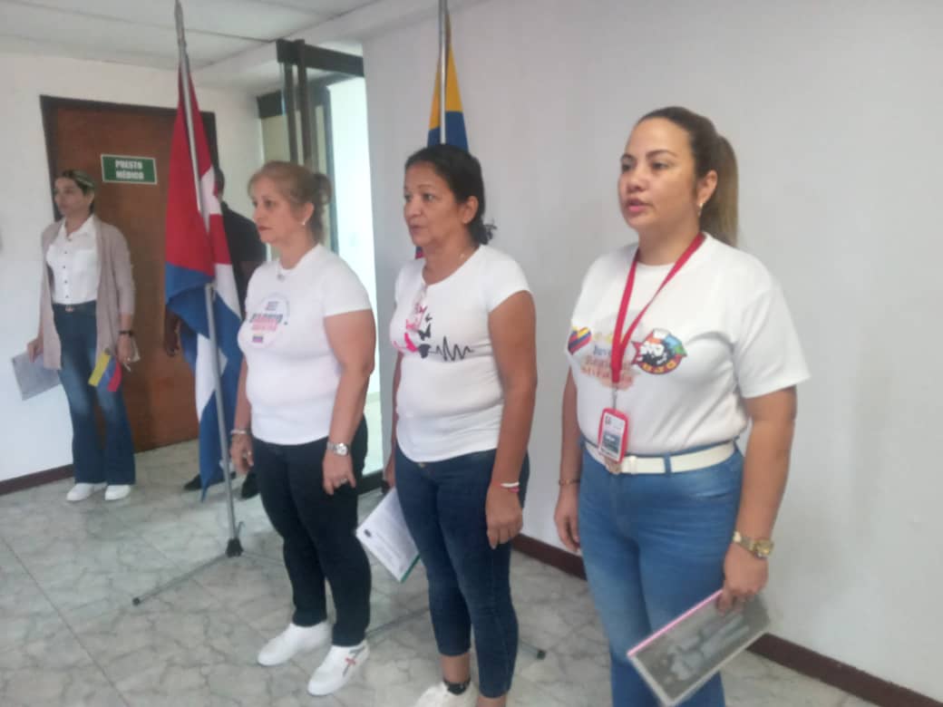 Son recibidos en el aeropuerto Simón Bolivar de Maiquetia ,los colaboradores que se encontraban en la patria disfrutando de sus merecidas vacaciones. #CubaPorLaVida