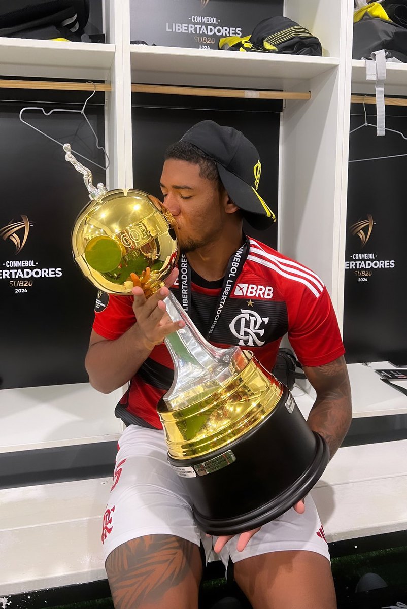 Sobrevivente, campeão da América e do mundo. Corre por Athila Paixão, Arthur Vinícius, Bernardo Pisetta, Christian Esmério, Gedson Santos, Jorge Eduardo, Pablo Henrique, Rykelmo Vianna, Samuel Thomas e Vitor Isaías.

Rayan Lucas, O Milagre.

O Flamengo joga com 21, 11+10. Sempre.