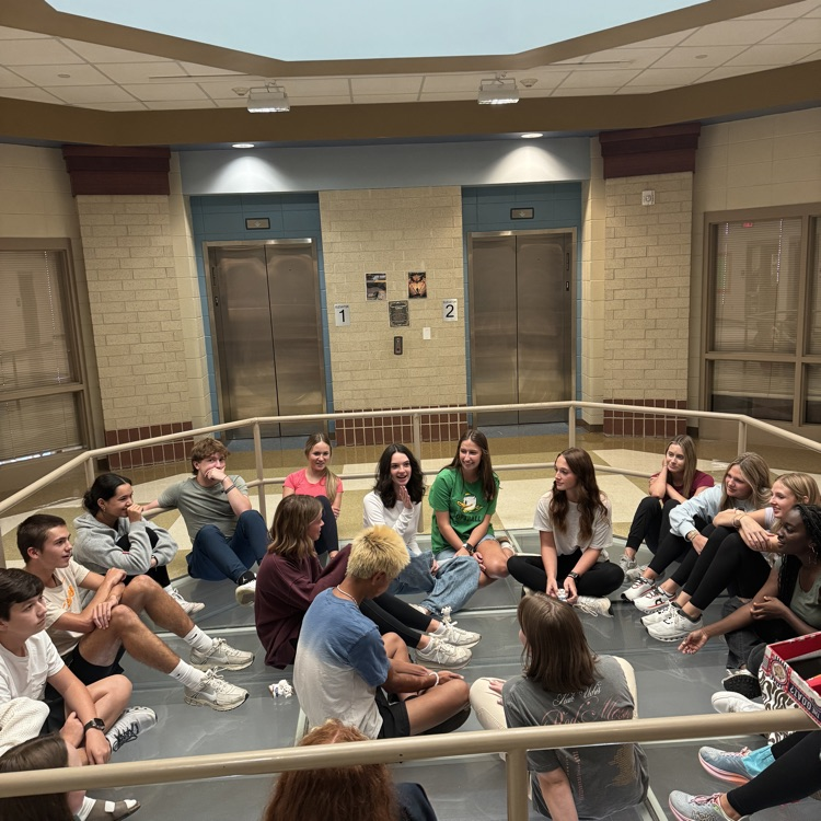 DWDanielHigh's tweet photo. Honors Chem prepared and tested for oxygen gas from the decomposition of hydrogen peroxide, Foundations class using a motion detector to create time vs distance graphs, Leadership class doing GOAT questions and why, & Collaborative Teacher Team during Lion Time
#day016 #oneDANIEL https://t.co/TmpNPDY1Sb