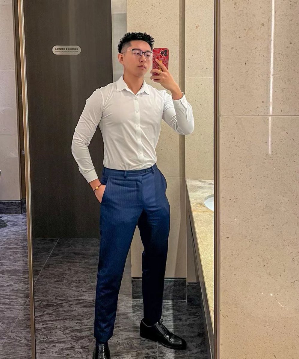 samir1142005's tweet photo. 体质内想往上爬，最简单的方法就是有位大佬提拔你，其实很多体质内都是深柜，墙内的事情不敢发泄，那就墙内我们慢慢发泄，说不准能爬上最高境界！#体质内的日常生活！ https://t.co/YRjLJqwmdX