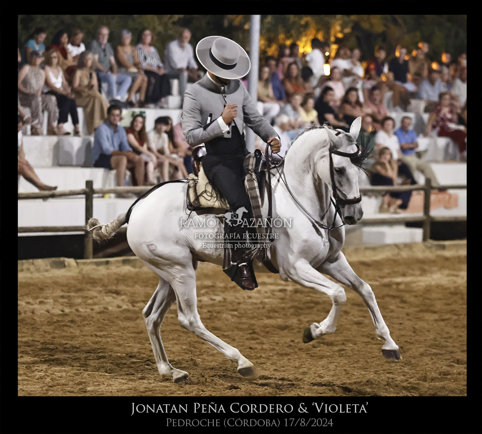 ramonazanon's tweet image. Breve resumen de la participación de Jonatan Peña Cordero montando a 'Violeta' en la 'IV Velada Vaquera' celebrada el pasado 17 de agosto en la pista hípica 'El Salvador', Pedroche (Córdoba).