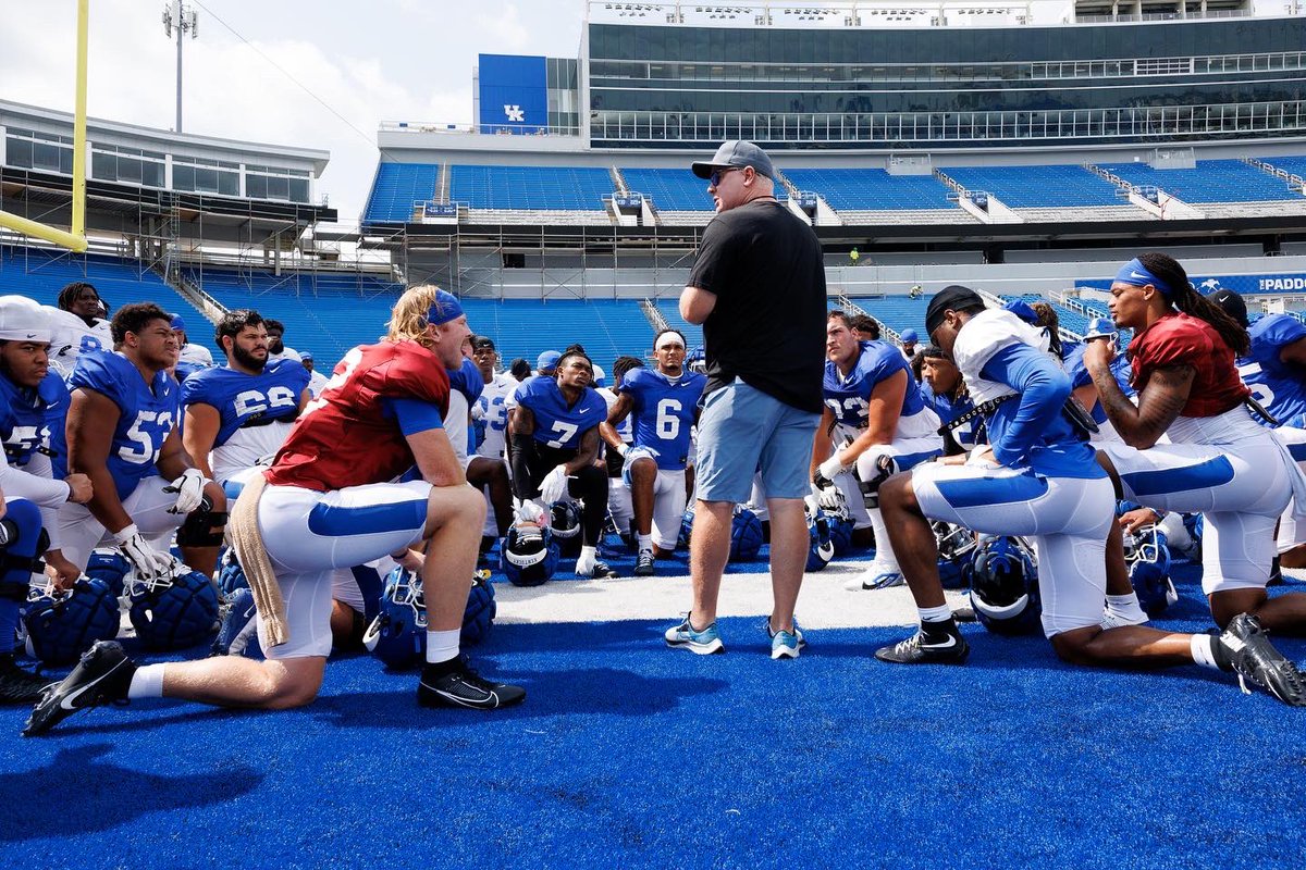 UKAthletics's tweet image. This isn’t a drill… ONE WEEK UNTIL @UKFootball IS BACK😼🚨❕