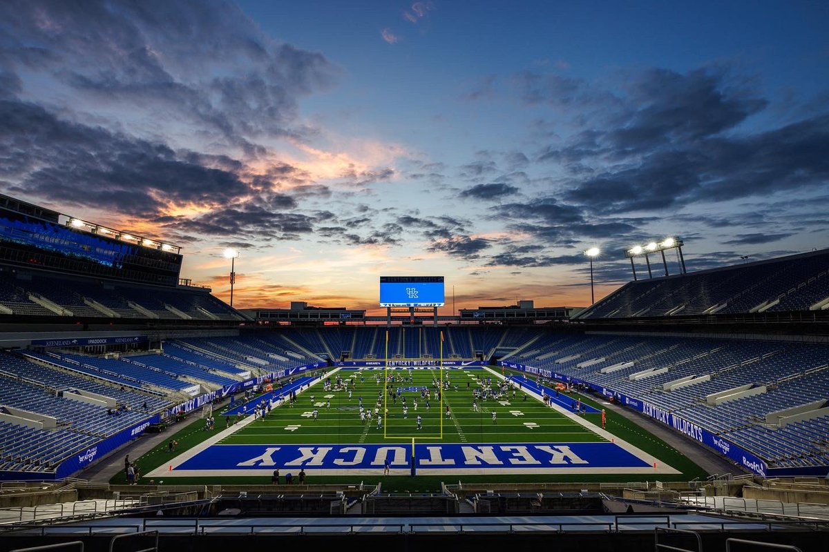 UKAthletics's tweet image. This isn’t a drill… ONE WEEK UNTIL @UKFootball IS BACK😼🚨❕