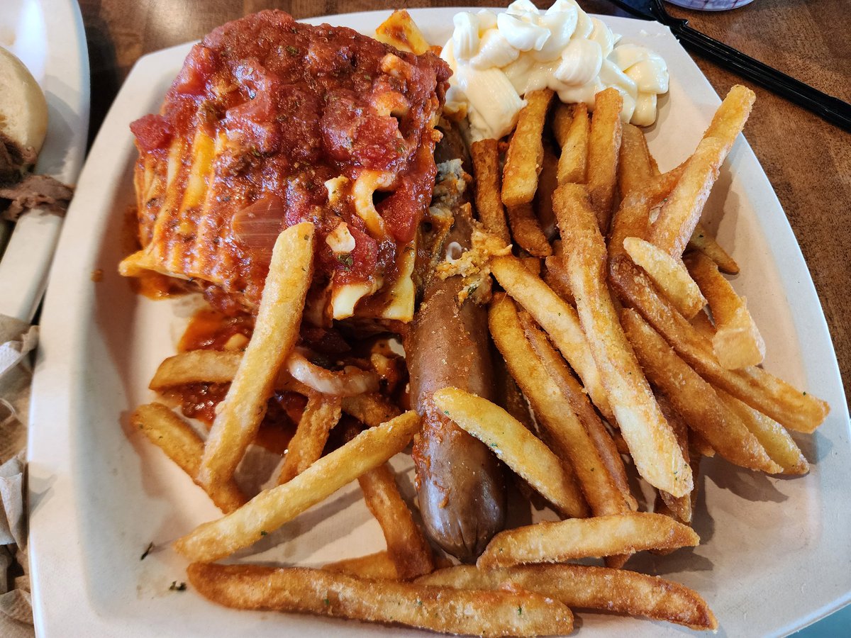 SatMatHost's tweet photo. Ballpark Eats in the Club! #ClevelandGuardians #LetsGoGuardians https://t.co/ynx9URjwGX