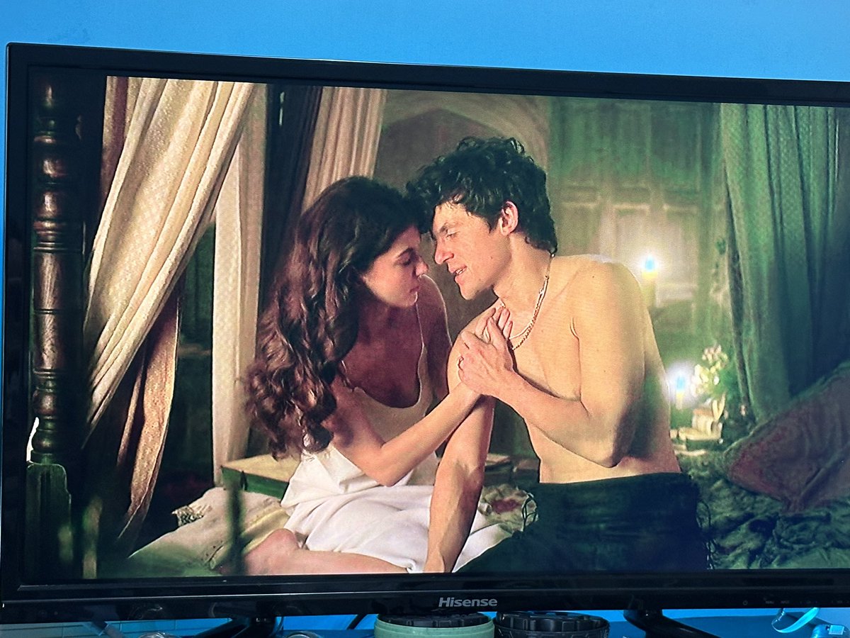 Guildford telling Jane about his mother’s death is the most vulnerable &amp; heartfelt scene. Knowing this might be their last time together. The acting is next level! Tears every time 🥹♥️ 
<a href="/PrimeVideo/">Prime Video</a> please #SaveMyLadyJane 
#MyLadyJane #MyLadyJaneWatchParty
