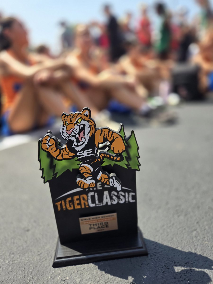 Edison_XC1's tweet photo. The Chargers had a great day at the Tiger Classic in Seneca East. The girls were 3rd and the boys were runner up. @EdisonSports https://t.co/aYCtu1GMdp