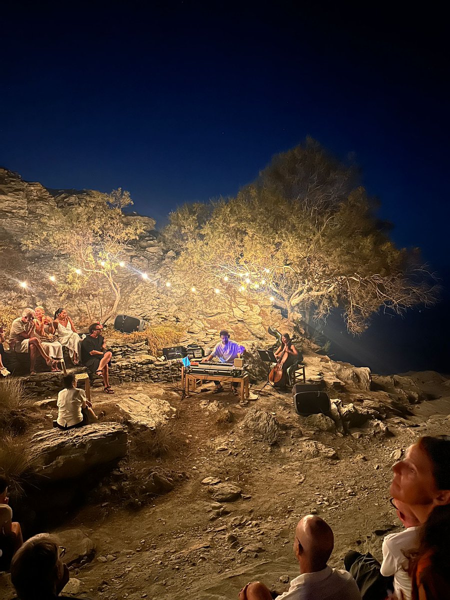 ManosMilonakis's tweet photo. Folegandros photo dump! A full moon concert next to the sea of my possibly favourite greek island...Thanks so much Matteo Serri and "Spina Folegandros" for inviting me to your dreams! 🌊🌕 https://t.co/CQRmFMxiqb