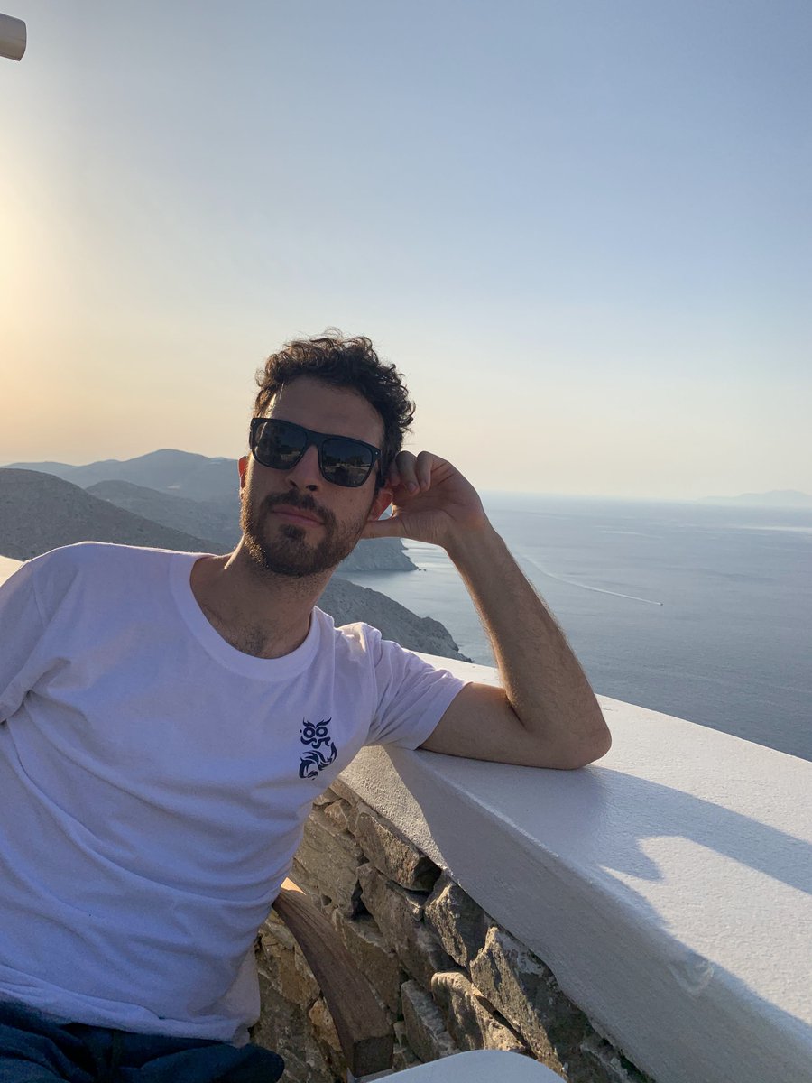 ManosMilonakis's tweet photo. Folegandros photo dump! A full moon concert next to the sea of my possibly favourite greek island...Thanks so much Matteo Serri and "Spina Folegandros" for inviting me to your dreams! 🌊🌕 https://t.co/CQRmFMxiqb
