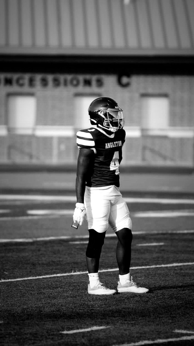 jmarc824's tweet photo. Blessed to get another opportunity to play the game I love ! Get to turn up the city one last time !‼️🫶 , #GodDid #Blessed #Angleton #Wildcats #letsRide2 https://t.co/k3mpWo0OLE