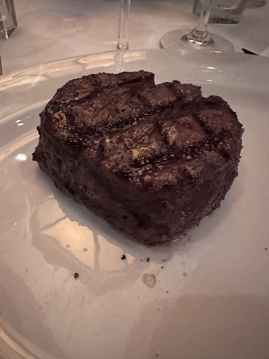 sheabsullivan's tweet photo. I forgot to share my fabulous dinner pics from last night @CapitalGrille! #HRW is almost over and you can couple it with their #GenerousPour wine event. 17th annual Girls’ Night Out here and we all left stuffed and happy! https://t.co/pYvhpePok3