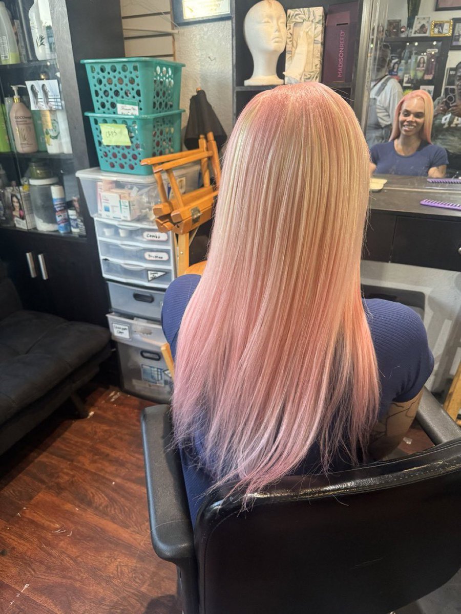 AmazonHalle's tweet photo. How do I look 🥰? #newhair #Brazzers https://t.co/2Ss12qO68N