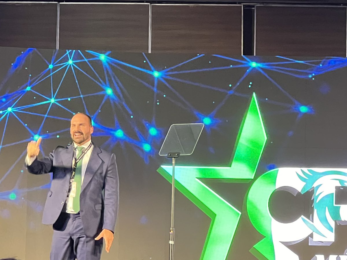 IGC1706's tweet photo. “El precio de la libertad es la eterna vigilancia “, Eduardo Bolsonaro #CPACMéxico2024 #CPACMexico https://t.co/Y2H9pKuCme