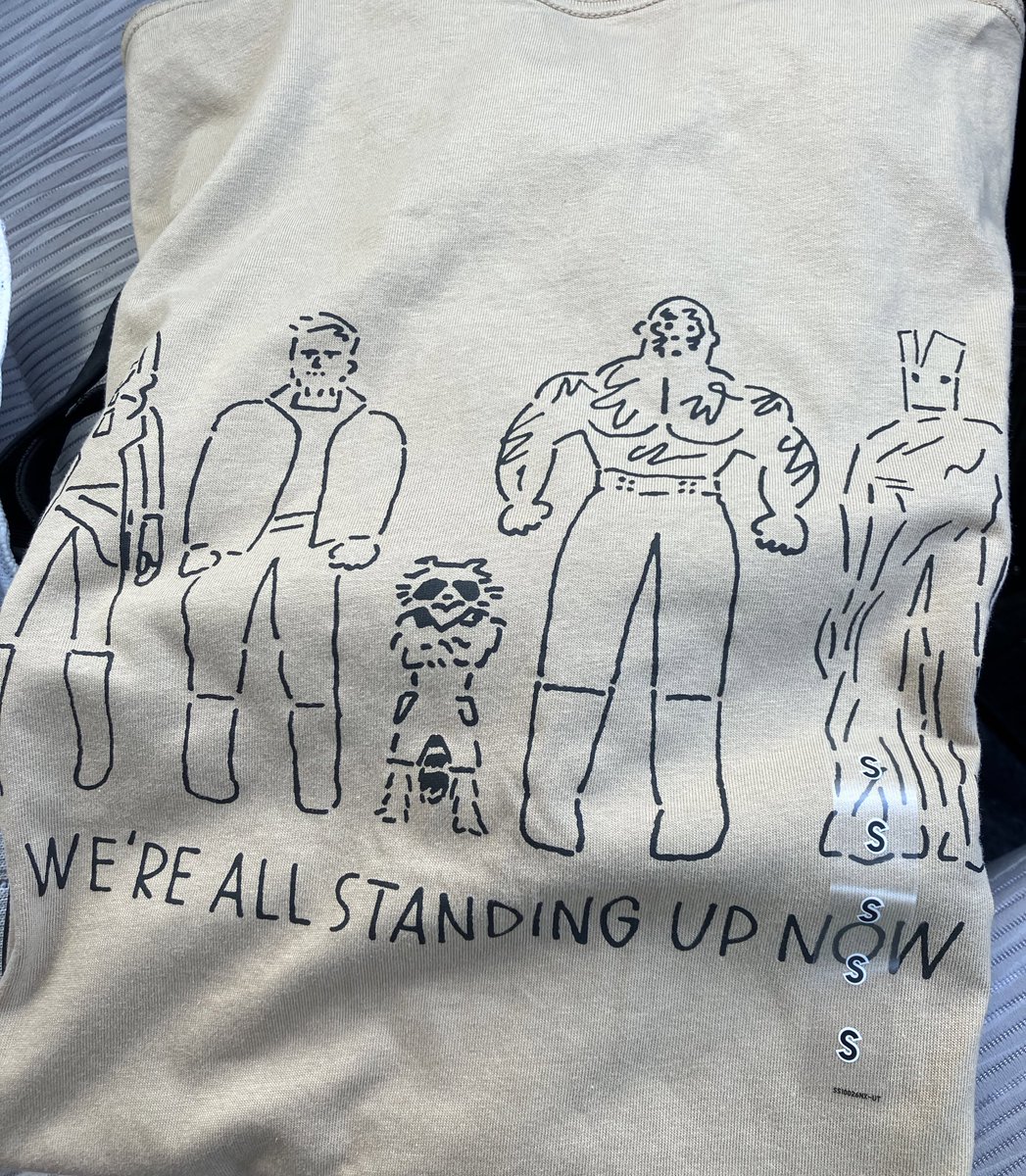 ガーディアンズTシャツ買った。メンズのSってデカいなぁ。胴の丈が長い😅 