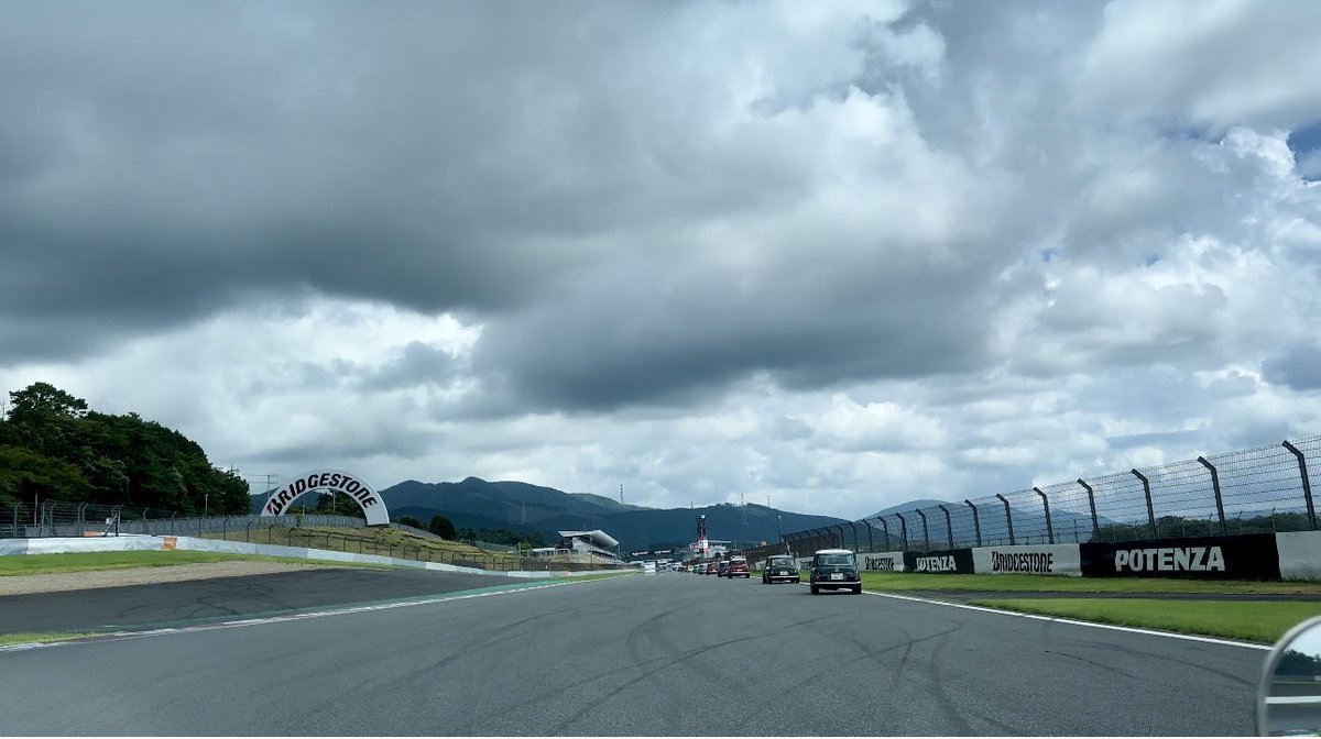 ponsoffice's tweet photo. 32Fes
富士スピードウェイ
3周してきました。🚗🚙🚕
気持ちよく楽しかった〜😊
#32Fes https://t.co/kDhtxtTenm