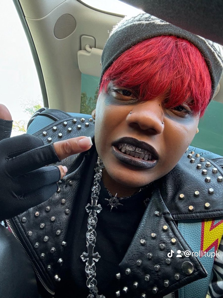 Rollitupk's tweet image. 🖕