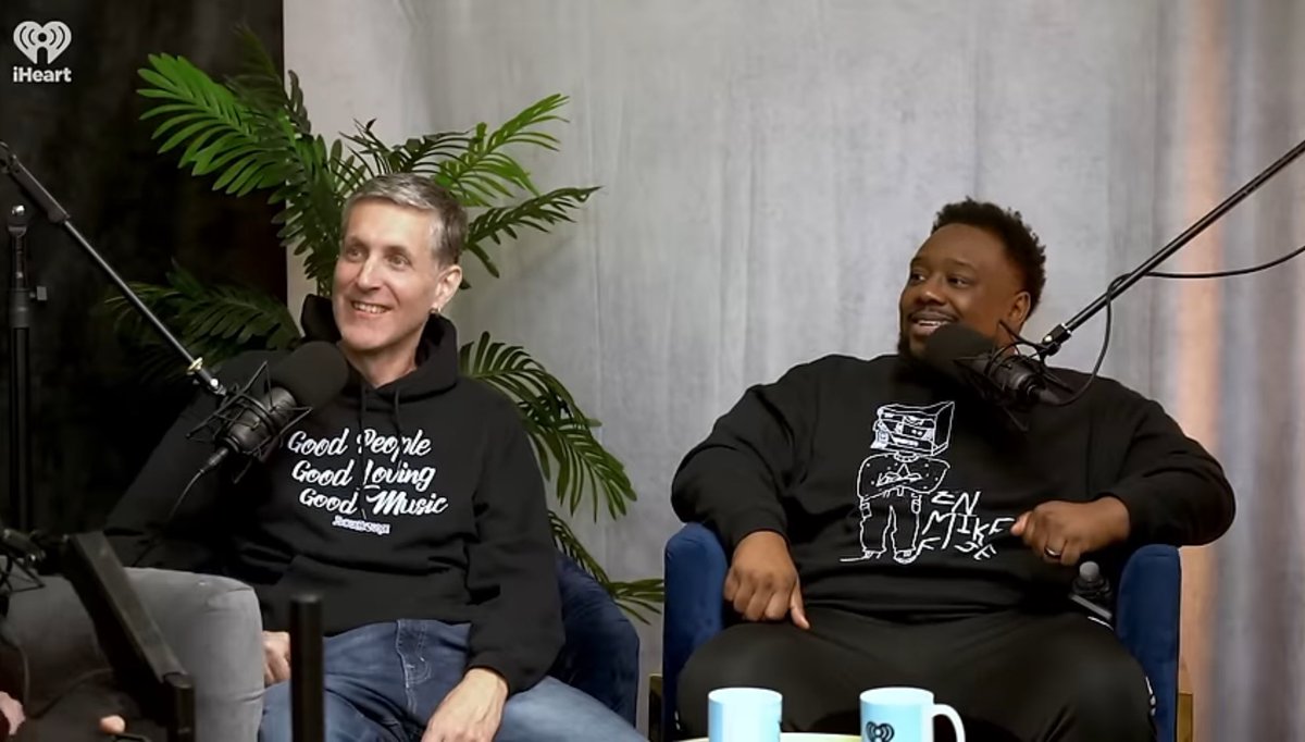 SoulBounce's tweet photo. Shout out to Nicolay for rocking our “Happiness”-inspired Good Music hoodie on QLS during The Foreign Exchange’s recent interview.
Cop our Good Music Collection merch here:
https://t.co/RJZzlCB7nQ
#TheForeignExchange #Nicolay #Phonte #Connected #Connected20 #FEMusic #QLS https://t.co/fa8DjkWgUF