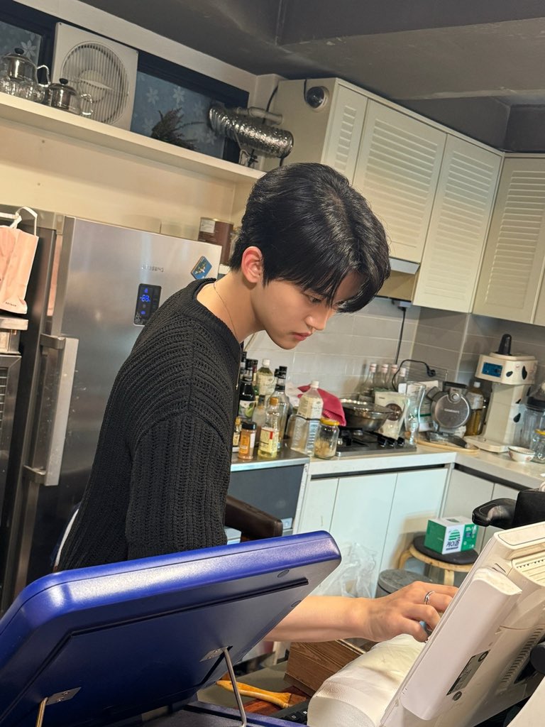 [#도현]
일요일만큼은 편안한 하루 보내요 러베이트:) 

#루네이트 #LUN8