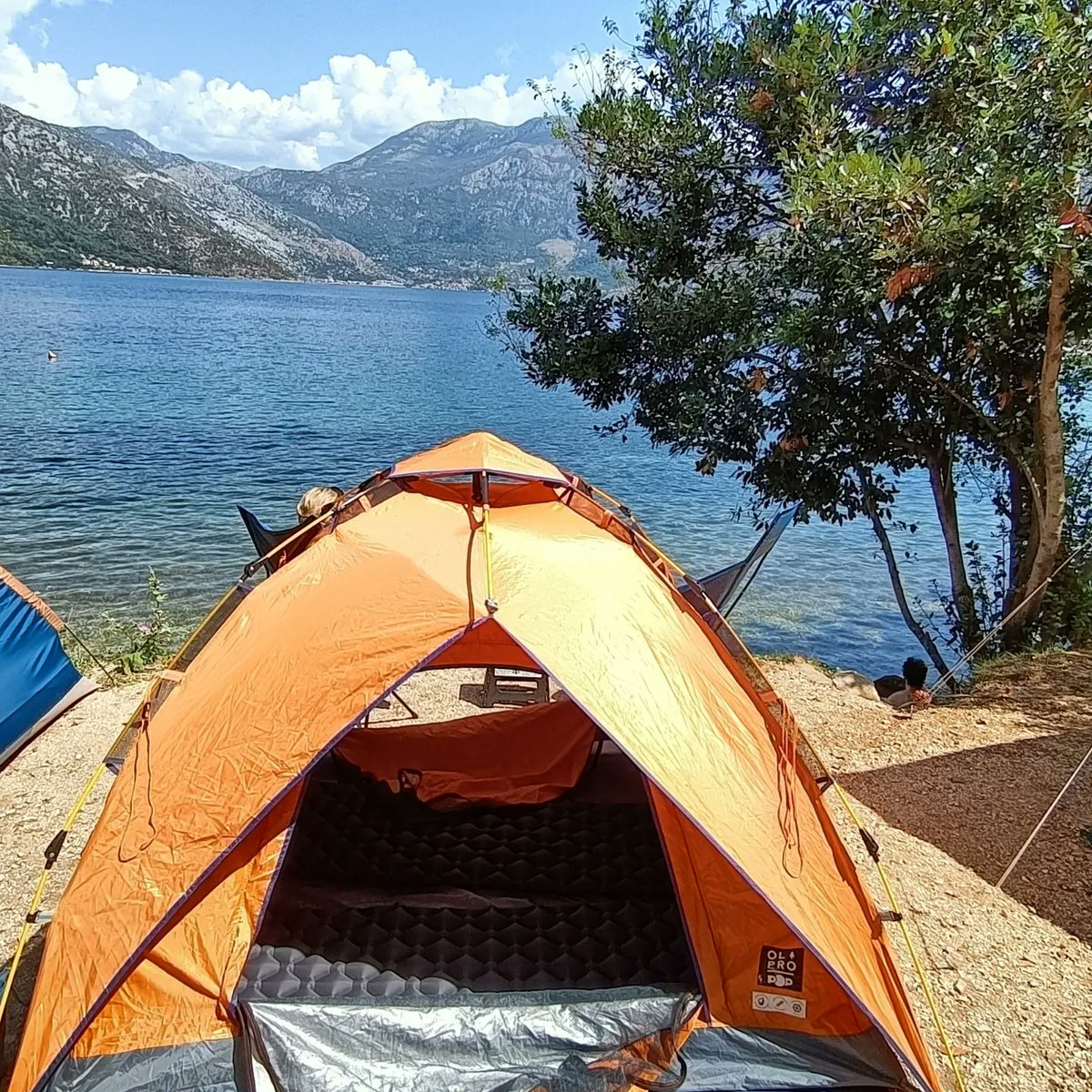 logosphere's tweet image. Currently half way through a European road trip to buy fridge magnets. Current mileage, about 1800. Current fridge magnets, about 7.