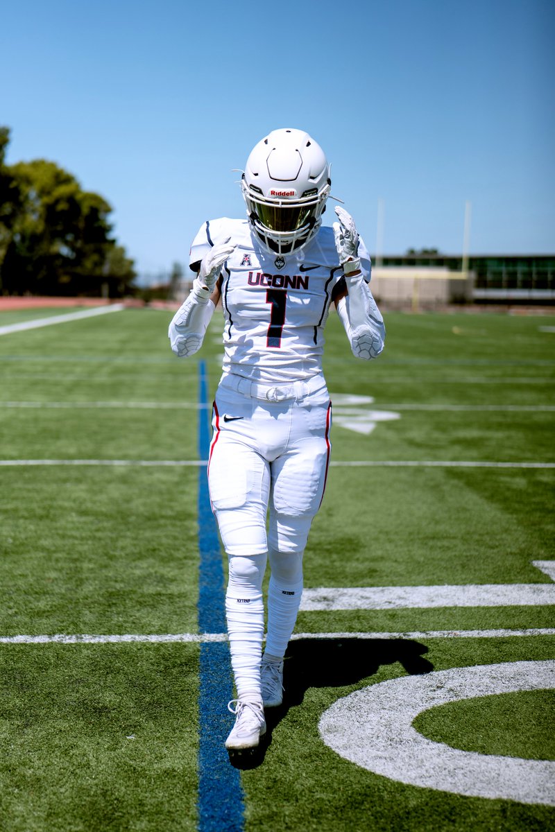 Lemme get this helmet off and we can make out on the field 😈

📸 <a href="/PupStampy/">Pup Stampy</a>