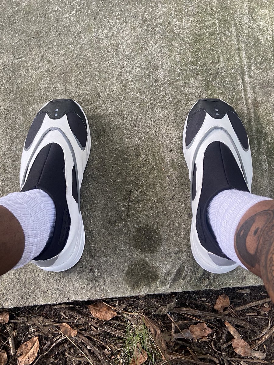 TZaihDesigns's tweet photo. TH ZyBorg 👟🔥 #thzyborg #tzaihhanks #sneakers https://t.co/MnZPZTlmfr