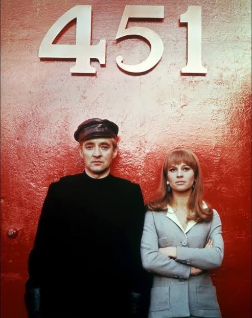 En el día del lector recordando ‘Farenheit 451’ novela distópoca del gran Ray Bradbury, que luego uno de mis directores favoritos , François Truffaut, llevó al cine.