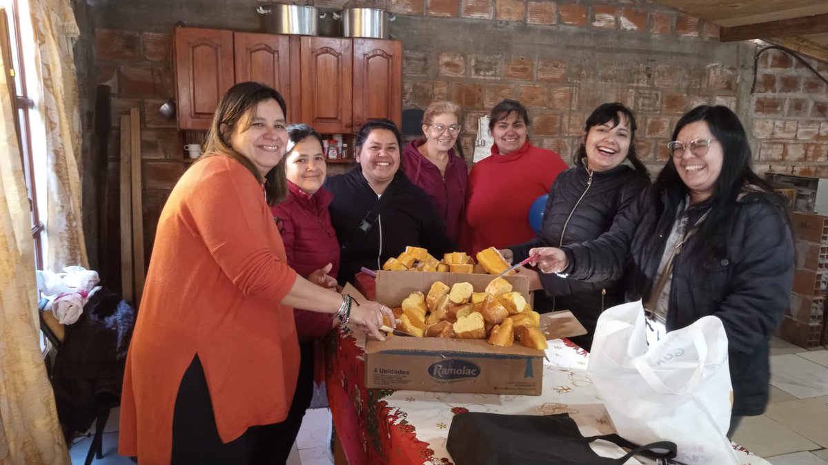 Tarde de Chocolatada, facturas, juegos, sorpresitas y mucha diversión para la gurisada del Barrio 508 Viviendas, Itaembé Guazú" de la ciudad de Posadas. 

¡Gracias Blanca por tu amabilidad y gran corazón!

¡Siempre AD❤️MIS!