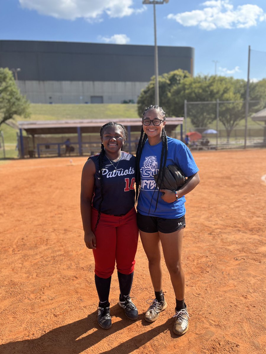 Barb Sherwood (@bshersb) on Twitter photo When 2 worlds collide…a current lesson meeting up with my kid already at college.:) ❤️❤️❤️ <a href="/CalderoneOlivia/">fastpitch_olivia</a> <a href="/KyraW2026/">Kyra Wallace</a> When 2 worlds collide…a current lesson meeting up with my kid already at college.:) ❤️❤️❤️ <a href="/CalderoneOlivia/">fastpitch_olivia</a> <a href="/KyraW2026/">Kyra Wallace</a>