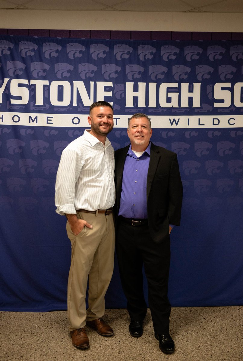 KATSLaGrange's tweet image. Congratulations to Shane Robinson who is part of tonight’s class being inducted into the KATS Hall of Fame tonight. Shane is being inducted tonight by his high school head football coach @Rob_Clarico #keystonepride #WeAreKATS