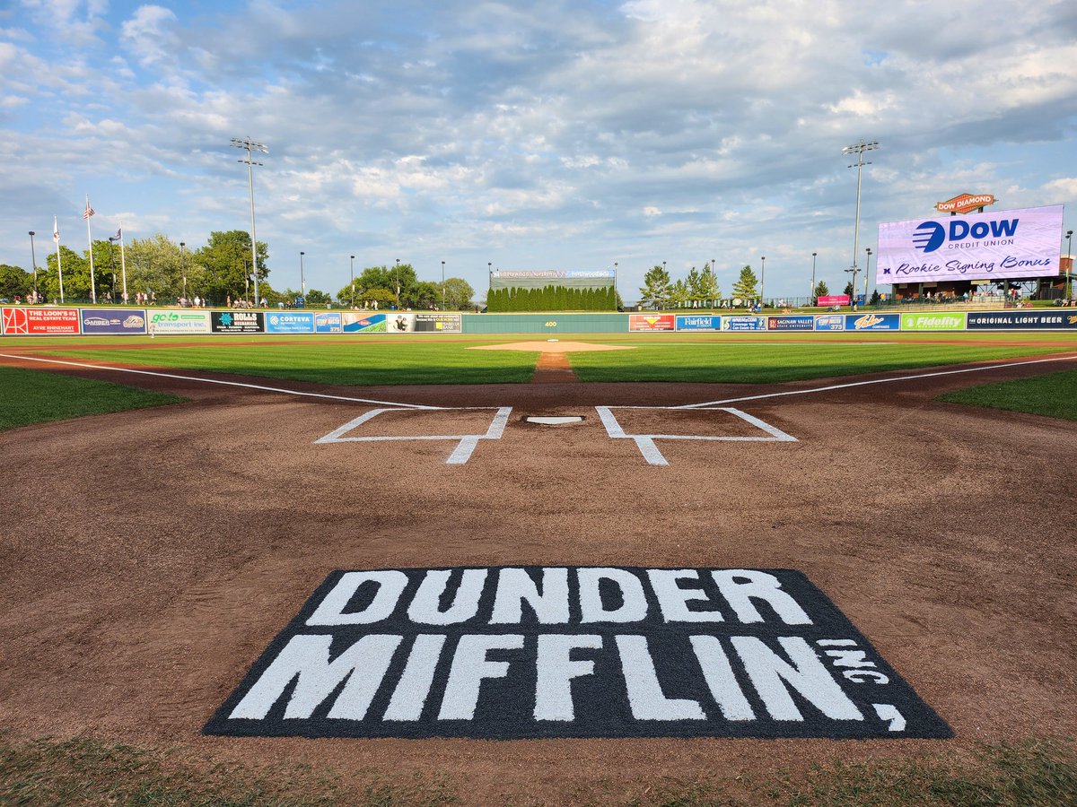 NebraskaLegacy's tweet image. The Office Night #GroundsCrew #TheOffice @greatlakesloons