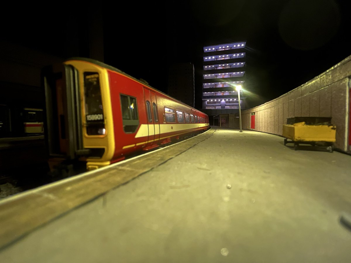 ModellingTom's tweet image. Last train of the day #TMRGUK