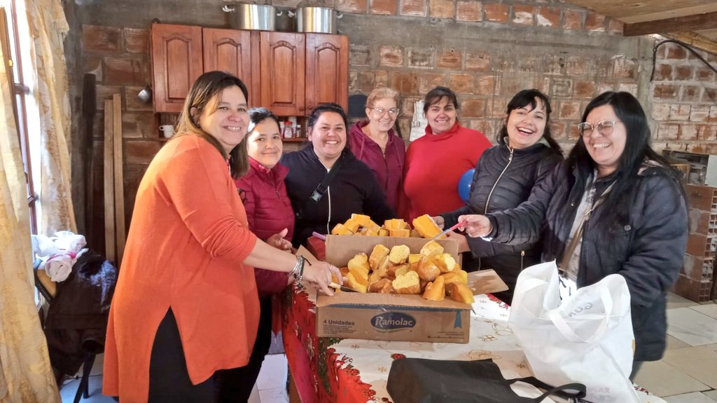 📍Posadas
Tarde de Chocolatada, facturas, juegos, sorpresitas y mucha diversión para la gurisada del Barrio "508 Viviendas, Itaembé Guazú". 
¡Gracias Blanca por tu amabilidad y gran corazón!
¡Siempre AD❤️MIS!
<a href="/cjdechat/">Christian Dechat</a>
<a href="/grillo141/">Ruben Dario</a>
<a href="/ADOMIS_Misiones/">ADOMIS_Misiones</a>
<a href="/Fabiana73603969/">Fabiana</a>
<a href="/apariciocarola/">Carola Aparicio</a>