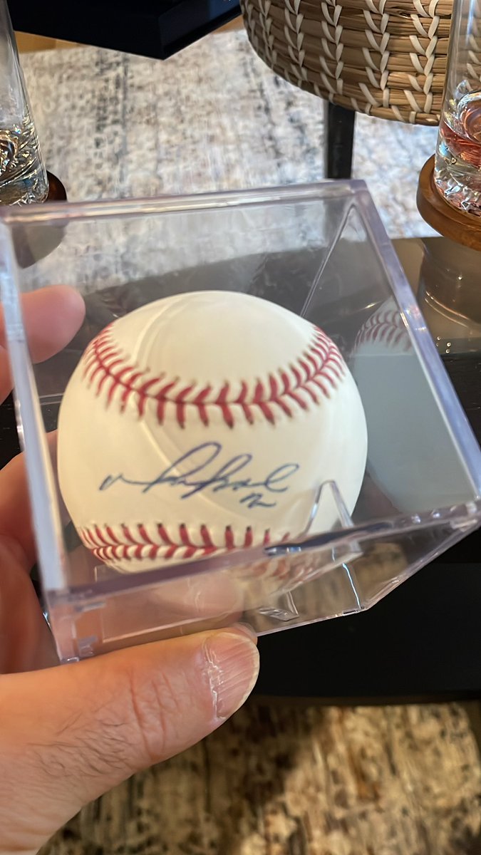 CollectBoston's tweet image. Can anyone help me name this signature @CardPurchaser