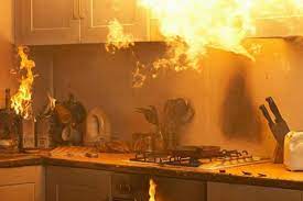 Oz_Prevention's tweet image. Don't get distracted in the kitchen, two-thirds of home cooking fires start when food or other cooking materials catch fire. #FireSafety
