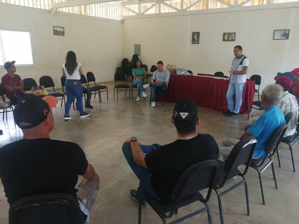 Durante la visita que realizará representantes del @MAC_Minci   del <a href="/Mippcivzla/">mippci</a> al estado Lara 
Radialistas comunitarios abogan por la paz y la solidaridad tras ataques en Carora  guacaubana.com.ve/blog/radialist…
<a href="/dmedina_vzla/">Domingo Medina Gutiérrez</a> 
<a href="/VTVcanal8/">VTV CANAL 8</a> 
<a href="/LaraSimac/">SIMAC LARA</a> 
<a href="/luchaalmada/">Alfred Nazareth</a> 
<a href="/NicolasMaduro/">Nicolás Maduro</a>