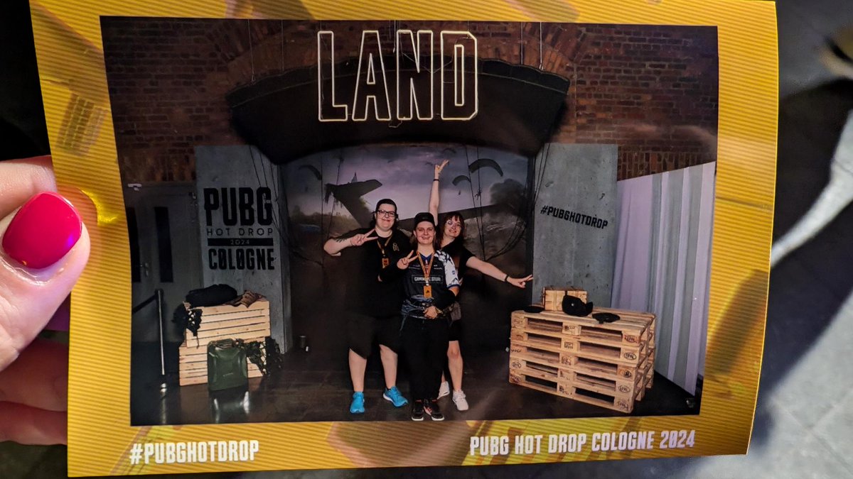 War schön mit euch <a href="/ellisonfire/">elli</a> &amp; <a href="/Milli147_/">Milli</a>  ♥️
Und auch mit allen anderen mit denen ich gesprochen habe 

#PUBGHOTDROP was a nice event again - thank you for making it possible <a href="/PUBG/">PUBG: BATTLEGROUNDS</a> see hopefully next year!